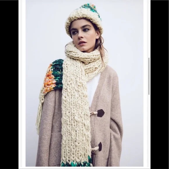 ZARA KNIT SCARF WITH FRINGES - Picture 1 of 7